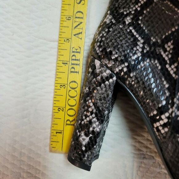 NWB Steve Madden Kinga Embosed Knee High Boot Size 8M - Picture 2 of 4